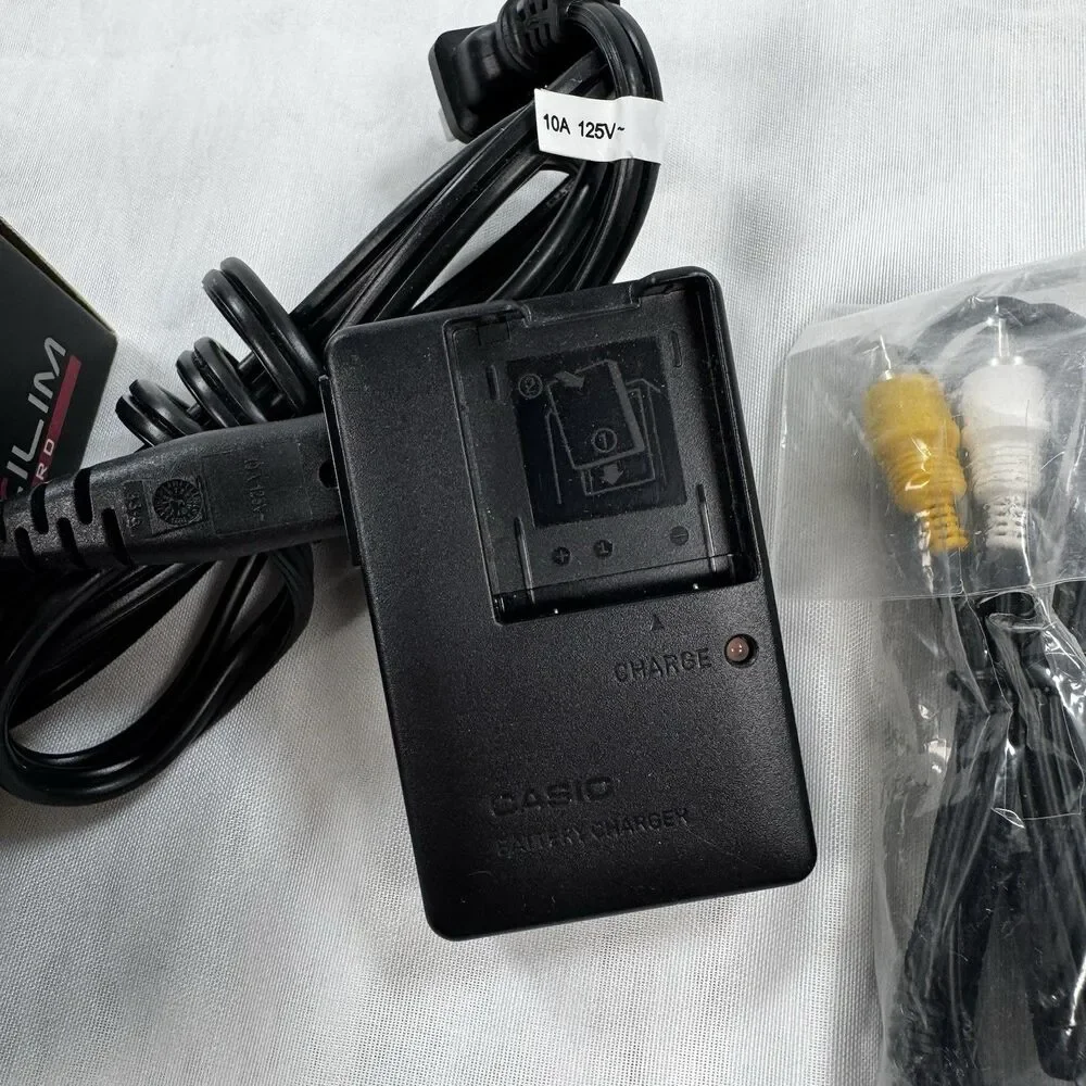 Casio EXILIM EX-S5 10.1MP Digital Camera Black  Battery  Case Charger
